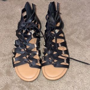 Steve Madden Lace up sandals size 6 worn few times